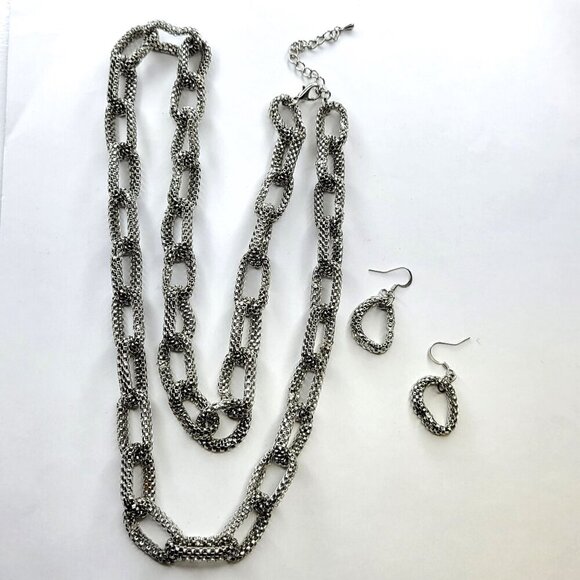 Oval Chain Link Necklace with Earrings Set, Silvertone Casual Summer Necklace - Picture 1 of 7